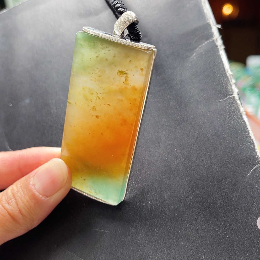 D***X石英质玉未镶嵌颈饰