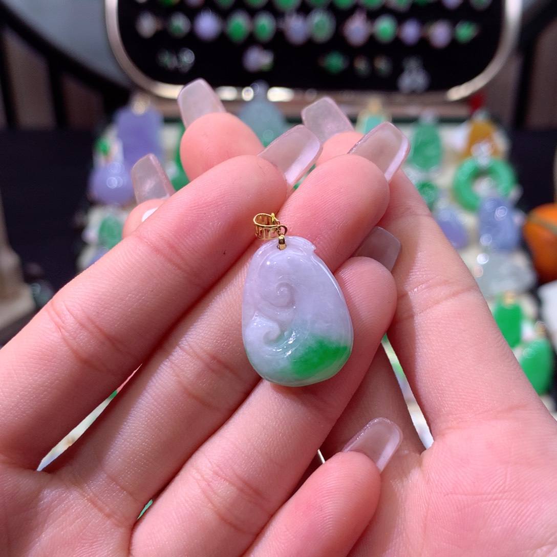 翡翠颈饰18K金镶嵌翡翠