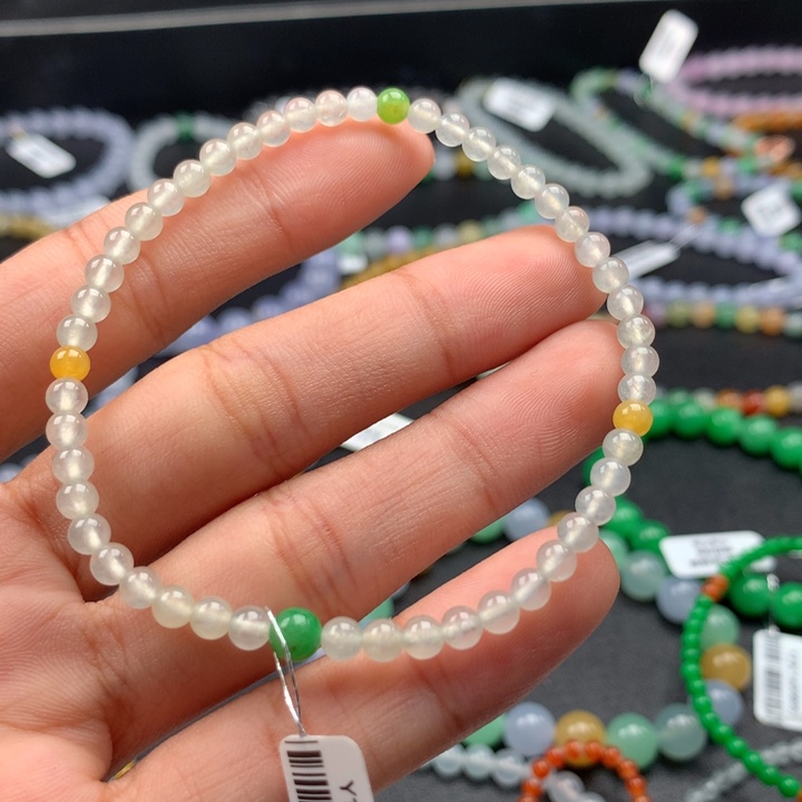 翡翠手镯未镶嵌卡