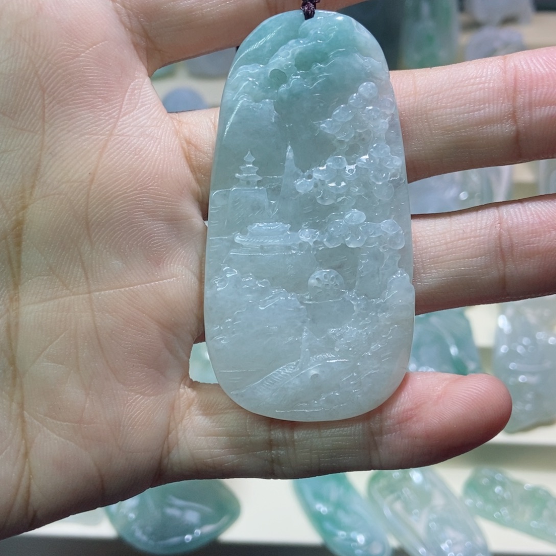 翡翠未镶嵌颈饰山水牌