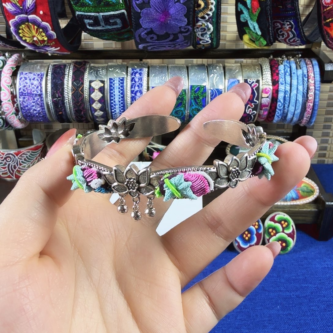 传承非遗刺绣饰品步步生莲手镯