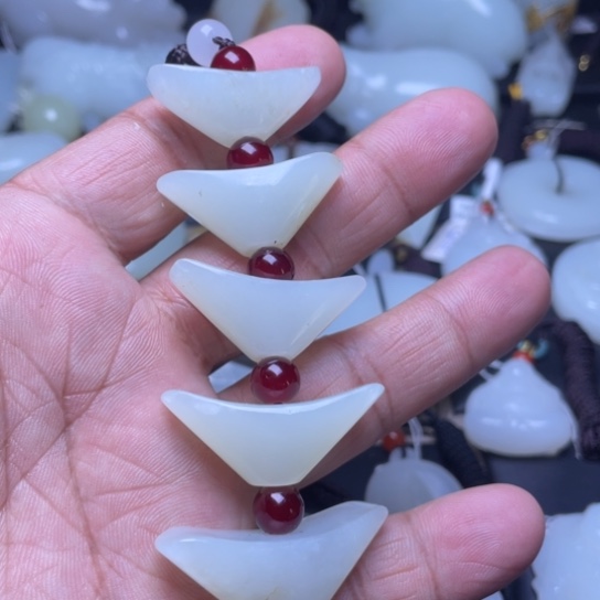 未镶嵌和田玉挂件