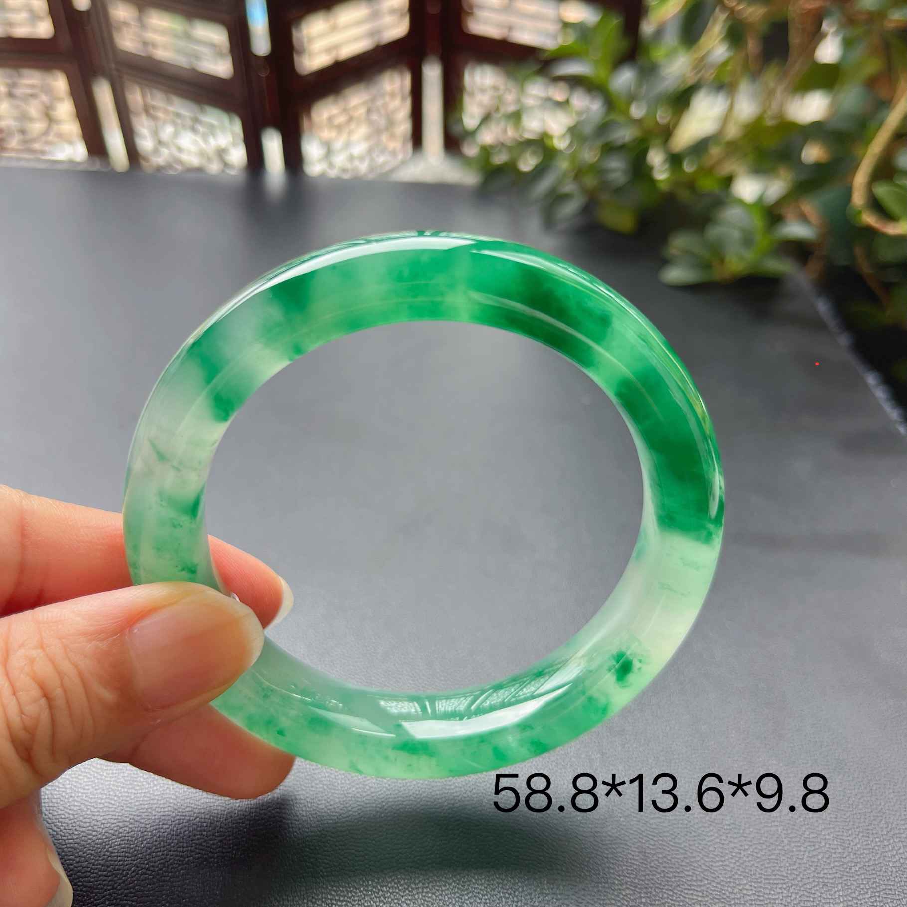 石英质玉 非洲翠 精品辣色手镯 
