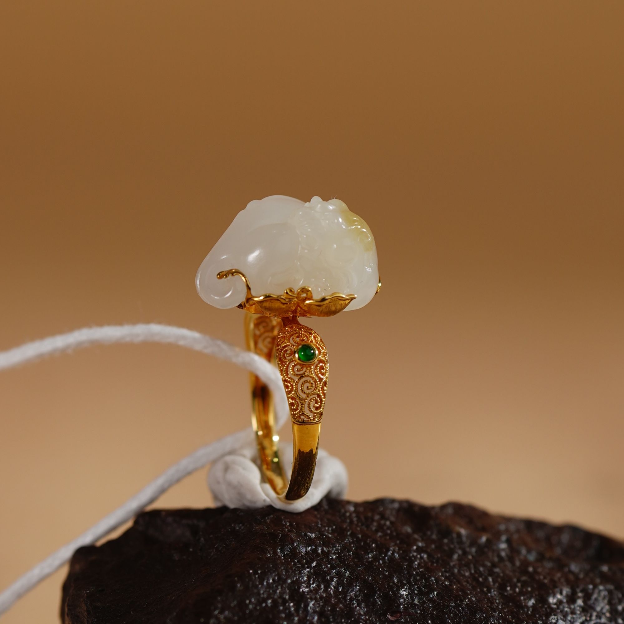 HA00587和田玉白玉貔貅戒指