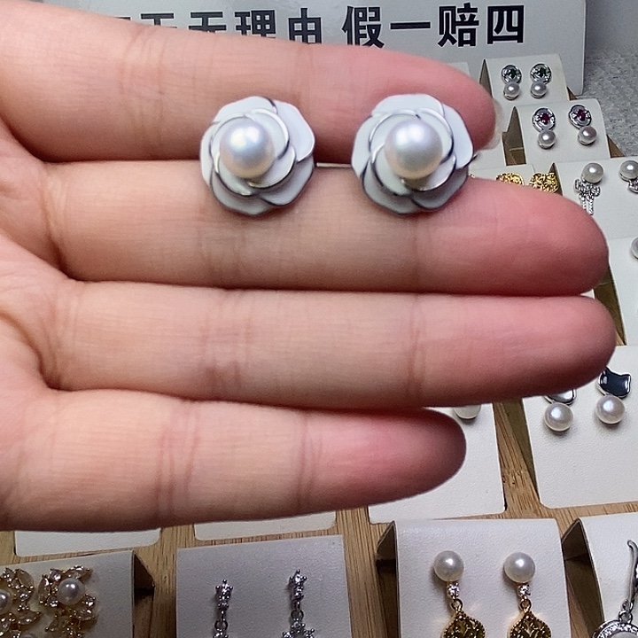 淡水珍珠银S925镶嵌耳饰