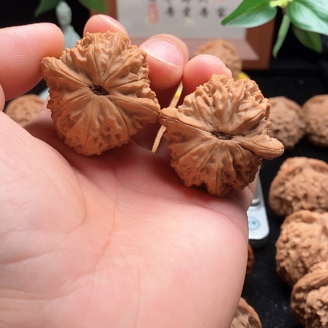 文玩核桃吊坠马老四41矮桩