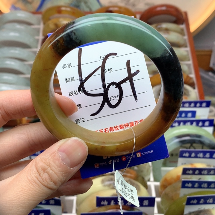 蛇纹石玉手镯未镶嵌