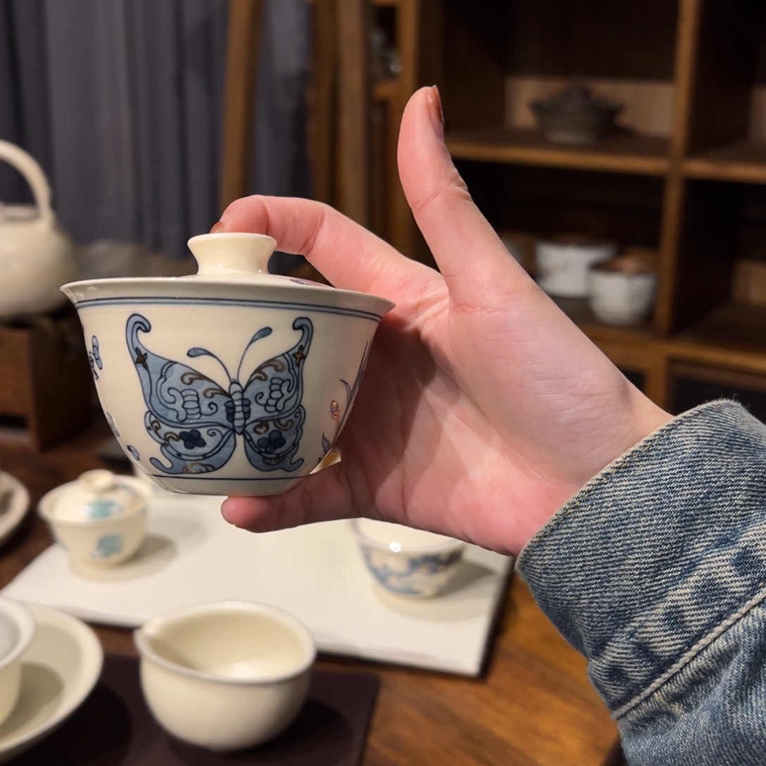 摆件陶瓷。    陶瓷。      