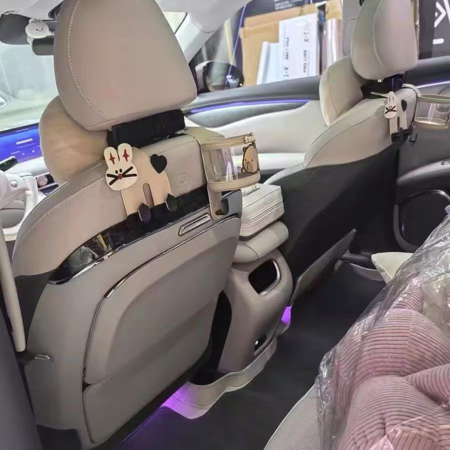 适用智己LS6智己L6车载多功能折叠小桌板调节角度无线充后排改装