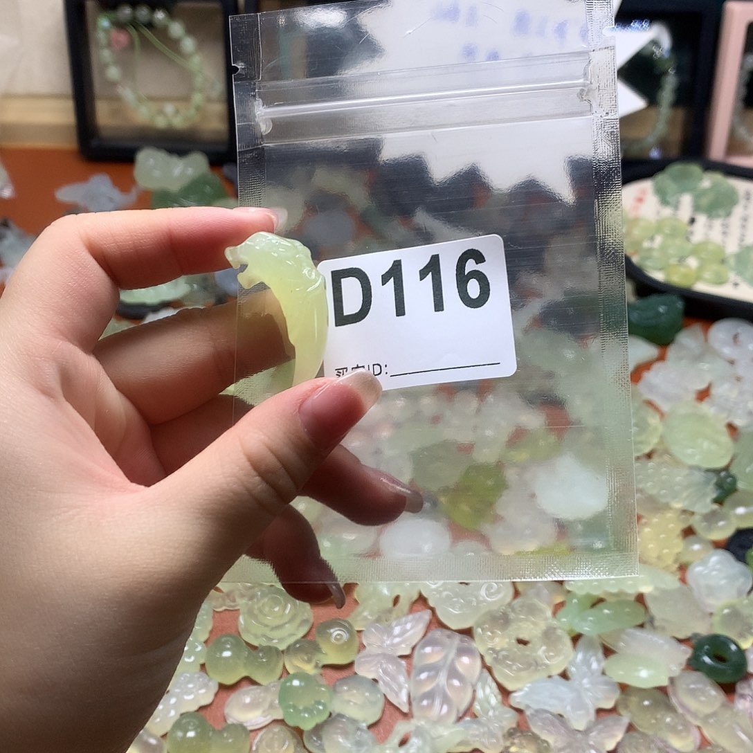 蛇纹石玉颈饰合金