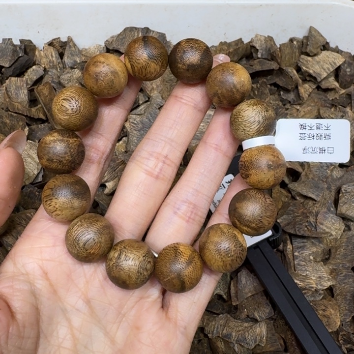 沉香手串白棋沉浮