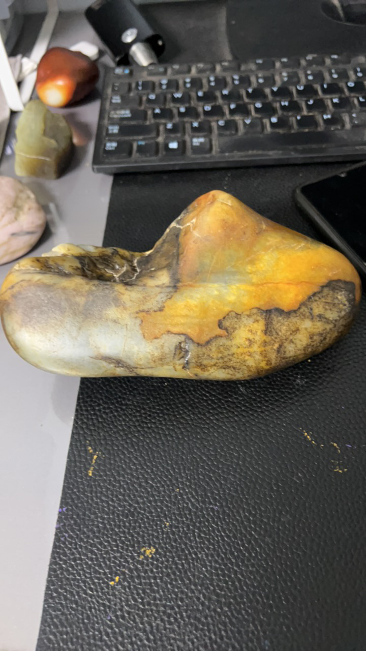 象形黄皮青花摆件