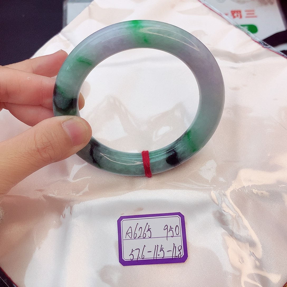 翡翠手镯未镶嵌翡翠