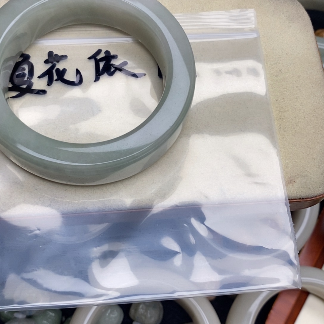 石英质玉手镯未镶嵌夏**旧