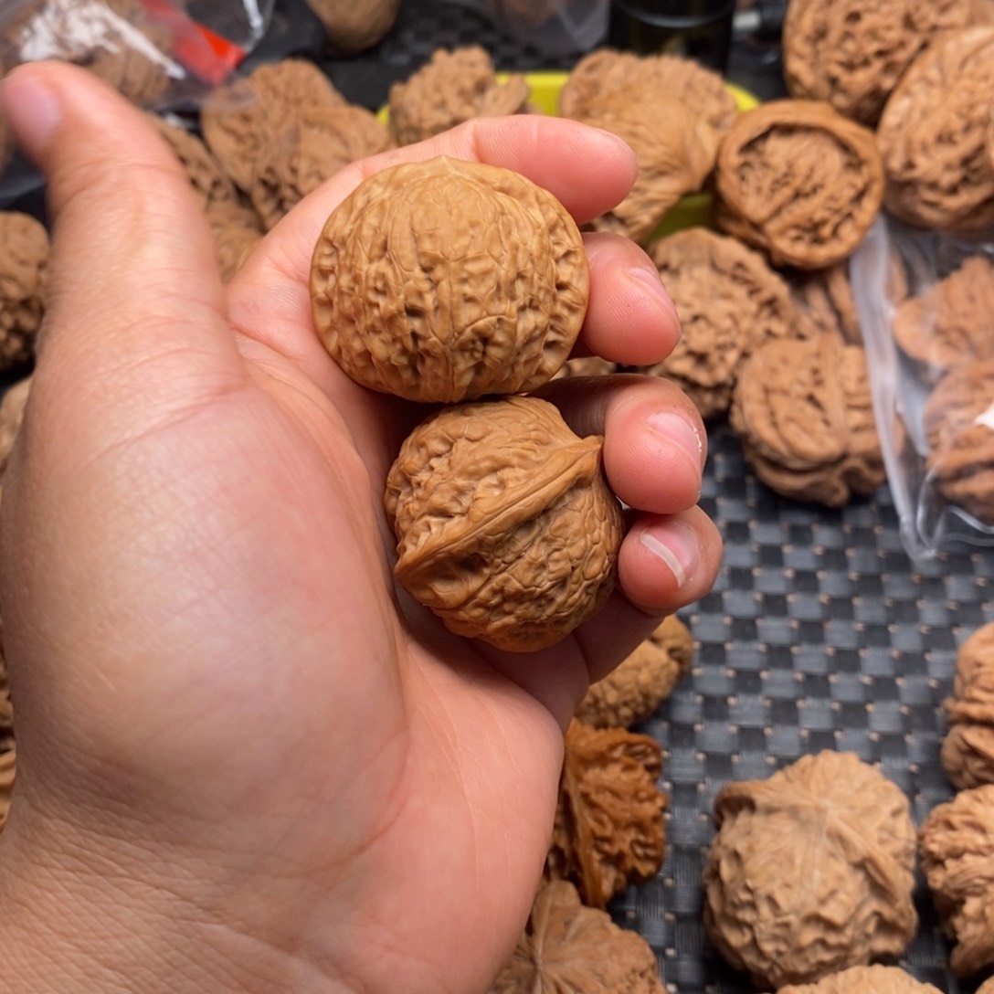 吊坠桃核R**k文玩核桃