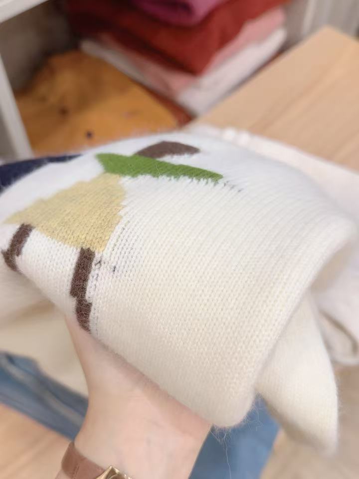 七言家 彩色恋人！霜白提花圆领毛衣