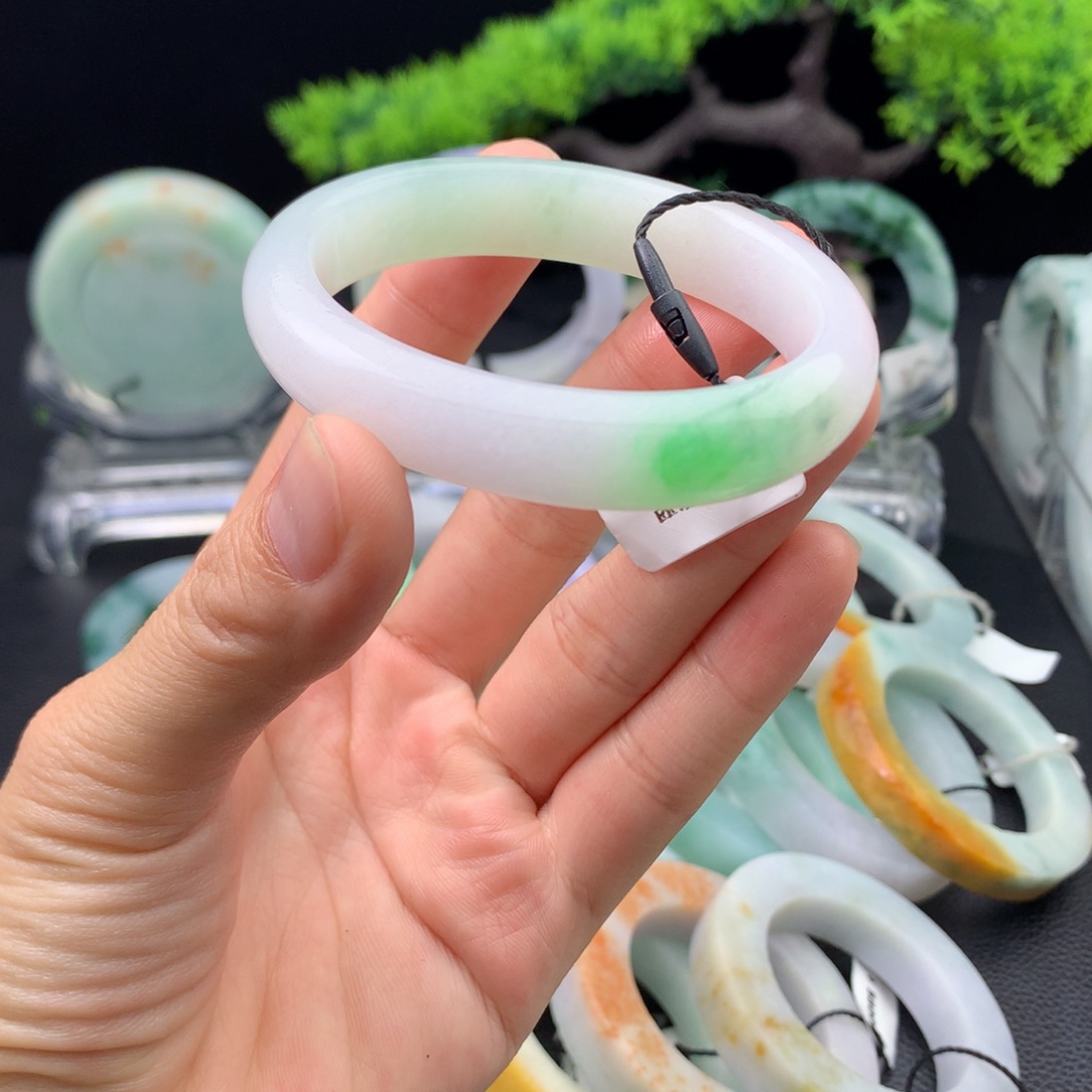 翡翠手镯未镶嵌天然翡翠手镯