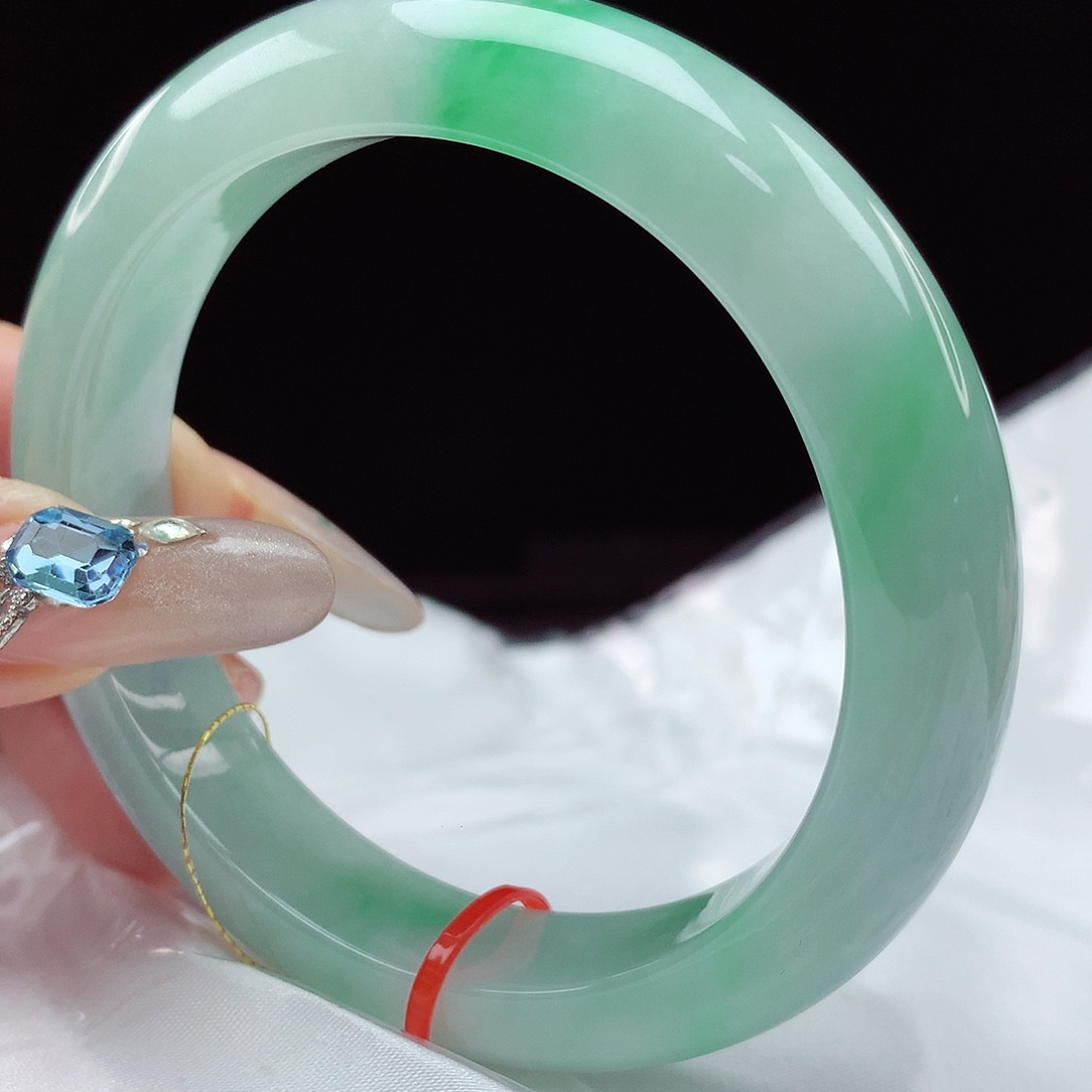 翡翠手镯未镶嵌57圈4832