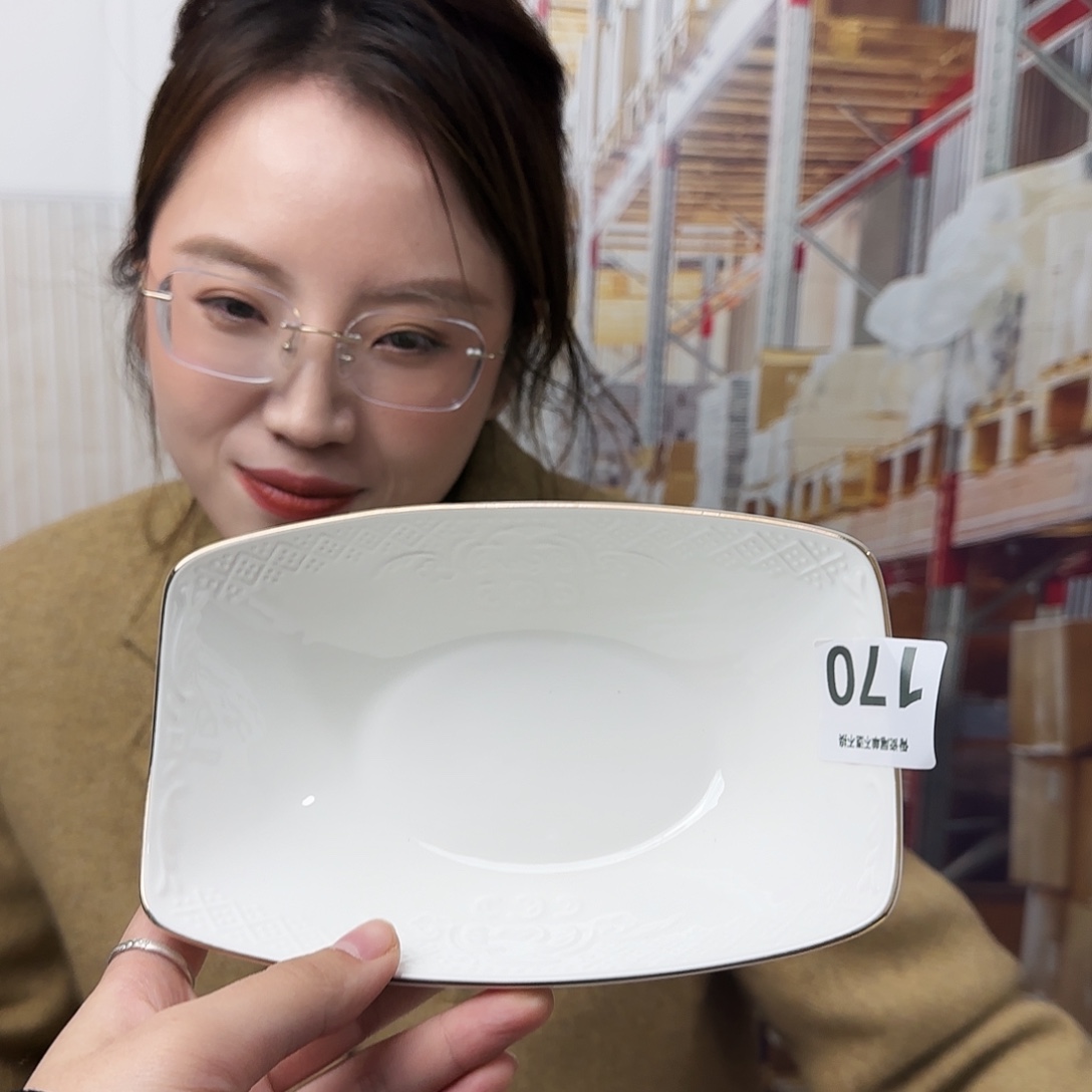 骨瓷19cm一个平盘瑕疵品不忒不还(39米包邮)