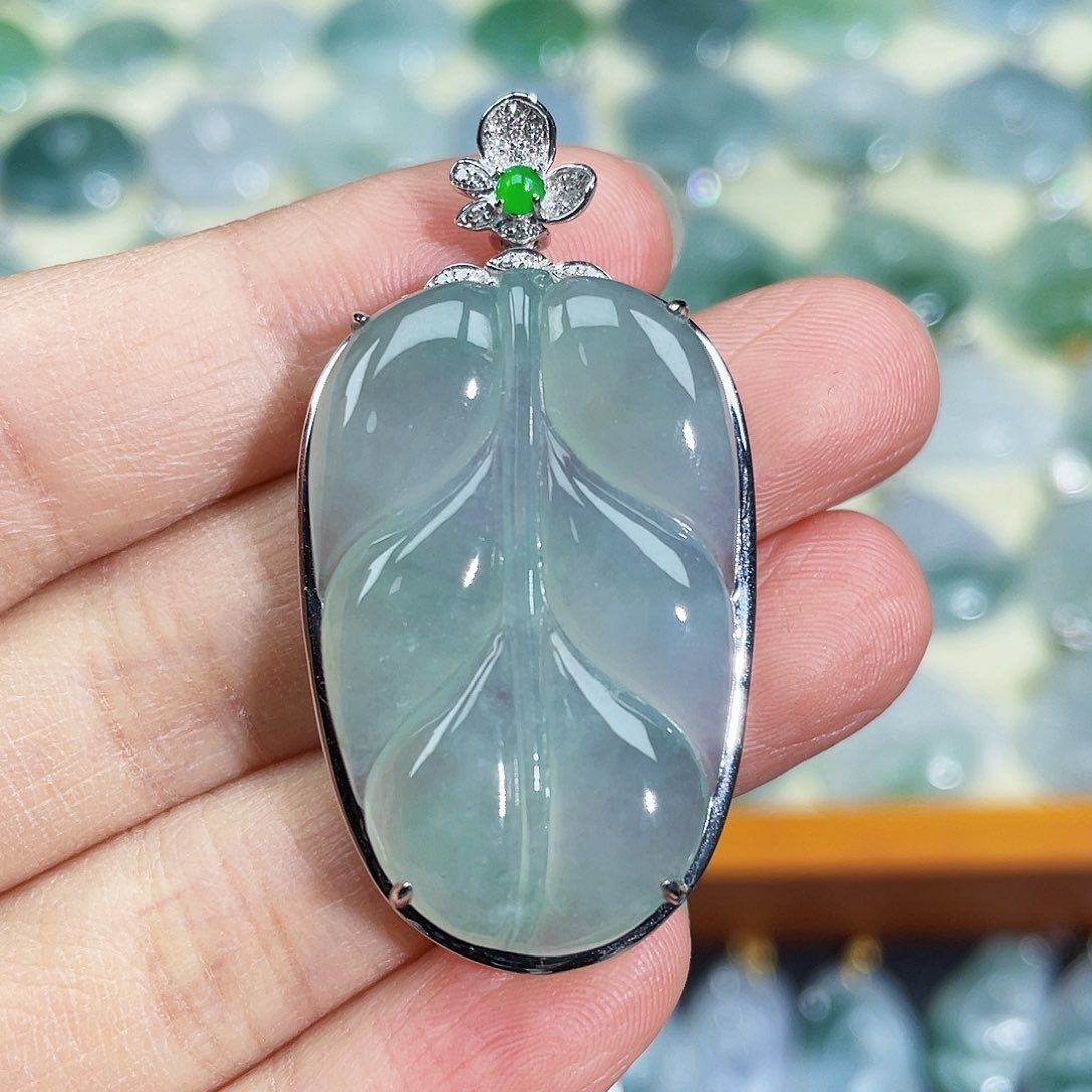 翡翠颈饰18K金镶嵌吊坠