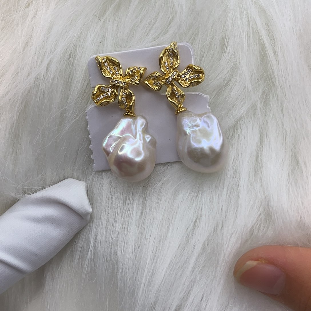 淡水珍珠合金耳饰