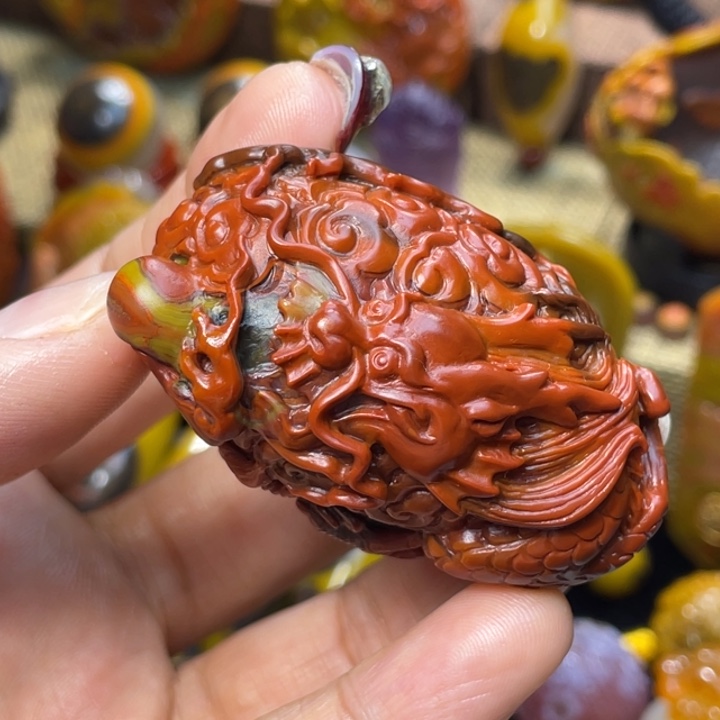 玛瑙/玉髓未镶嵌珠宝奇石鸽血红龙戏珠3600米