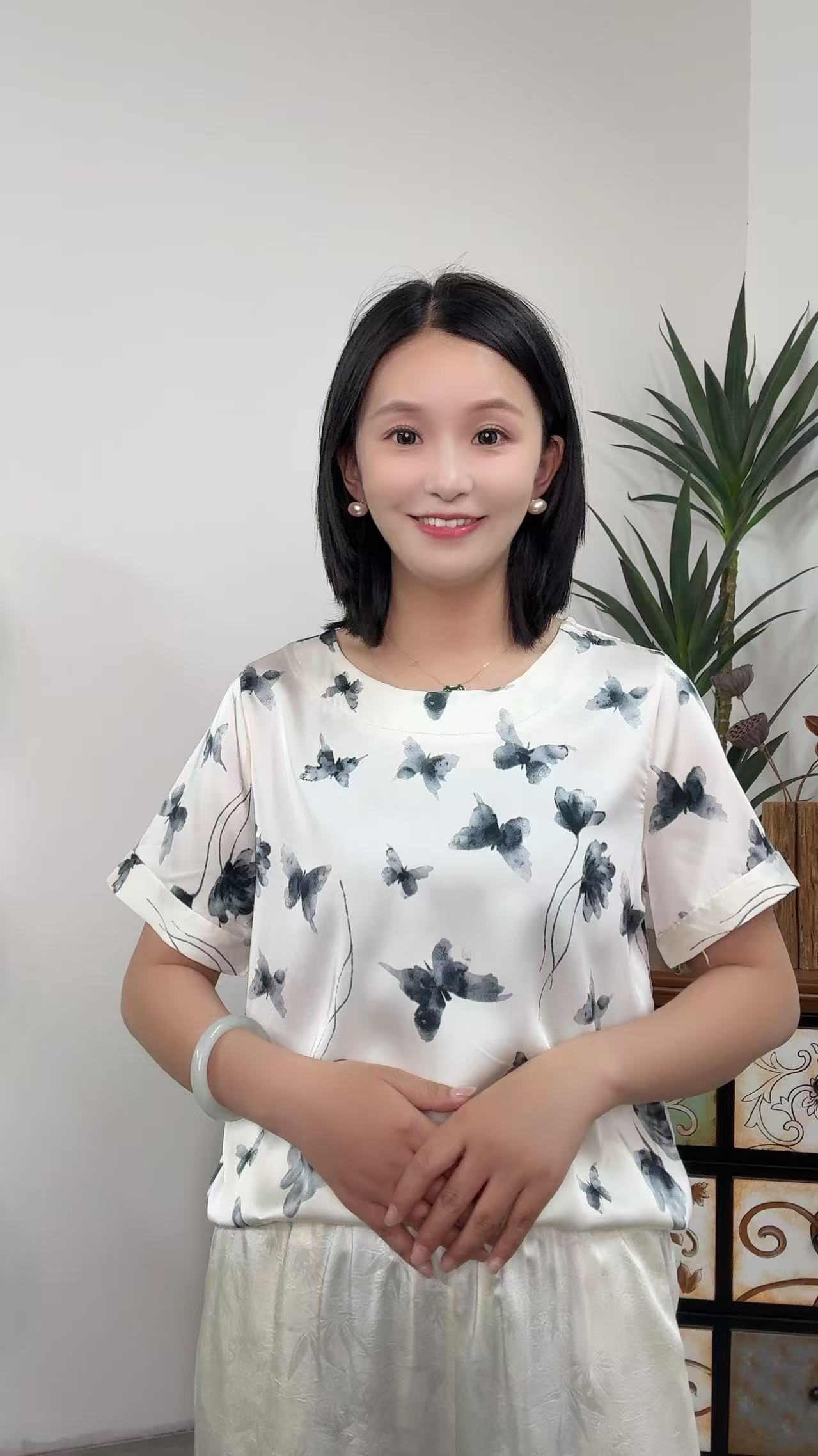 【蝴蝶自来】夏季新款圆领气质减龄显瘦T恤中老年妈妈装女士小衫106