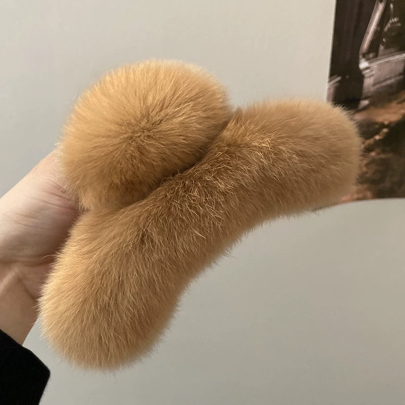 【直播间专享】真獭兔毛超大号网红气质毛绒鲨鱼夹新款发饰