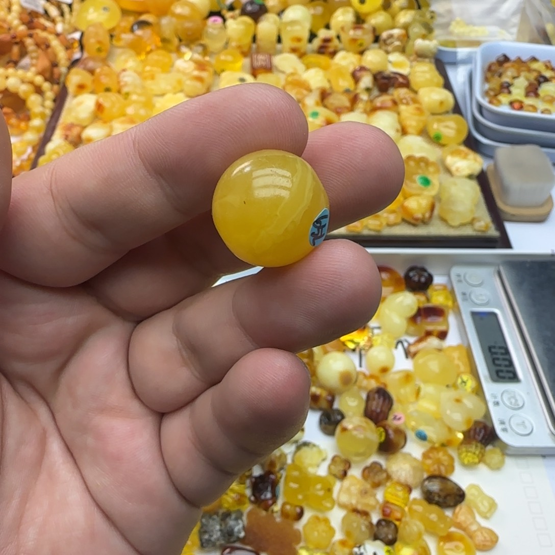 *****琥珀未镶嵌裸石3.32克有瑕