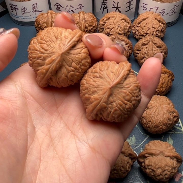 文玩核桃把件38全品泥鳅背