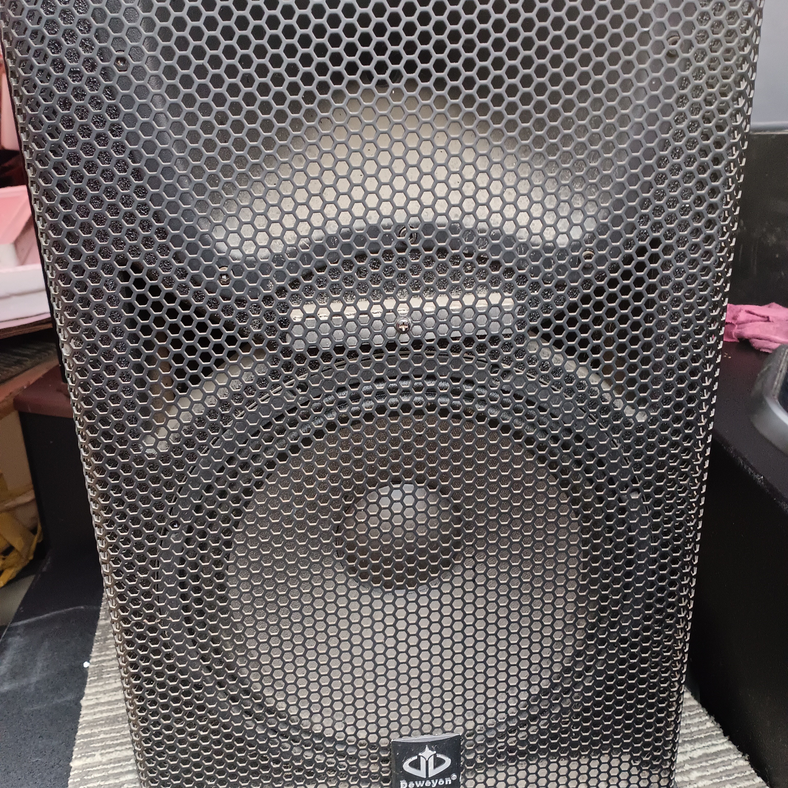 不包邮，12寸专业箱一对，成色如图