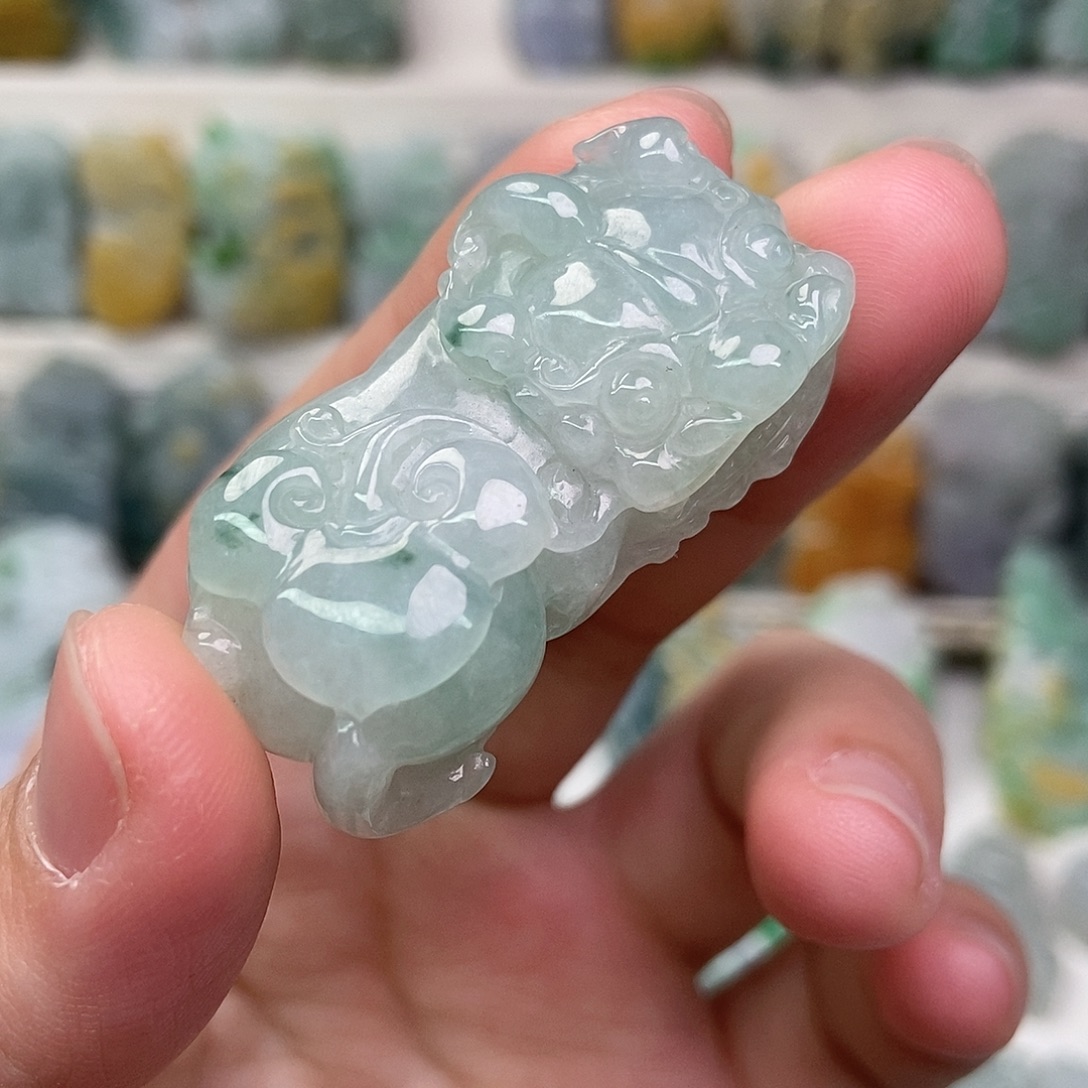 翡翠未镶嵌吊坠(赠链)