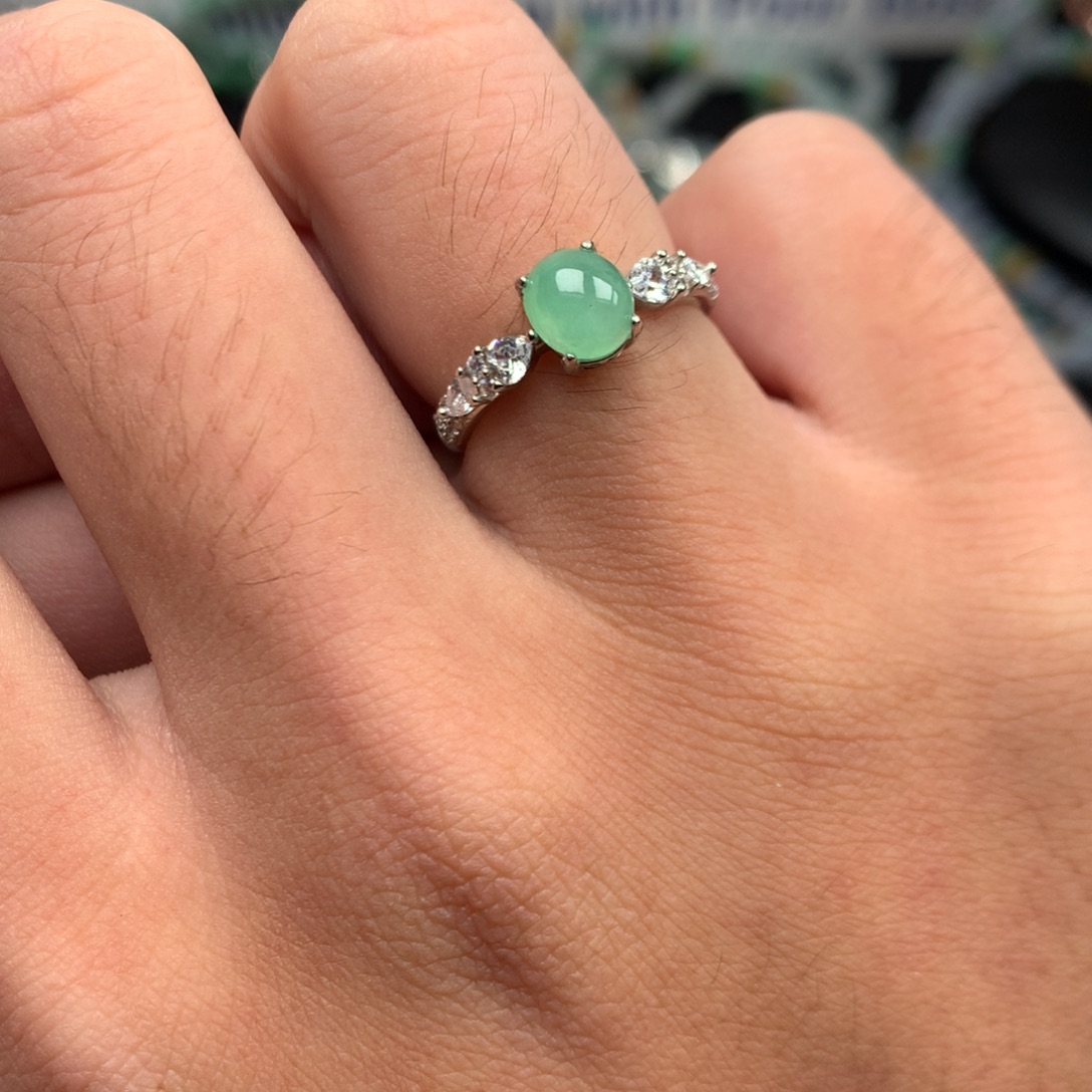 翡翠未镶嵌颈饰你是