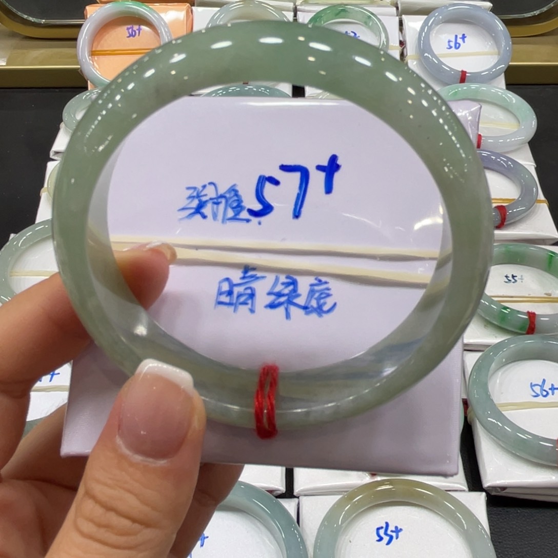 翡翠手镯未镶嵌翡翠