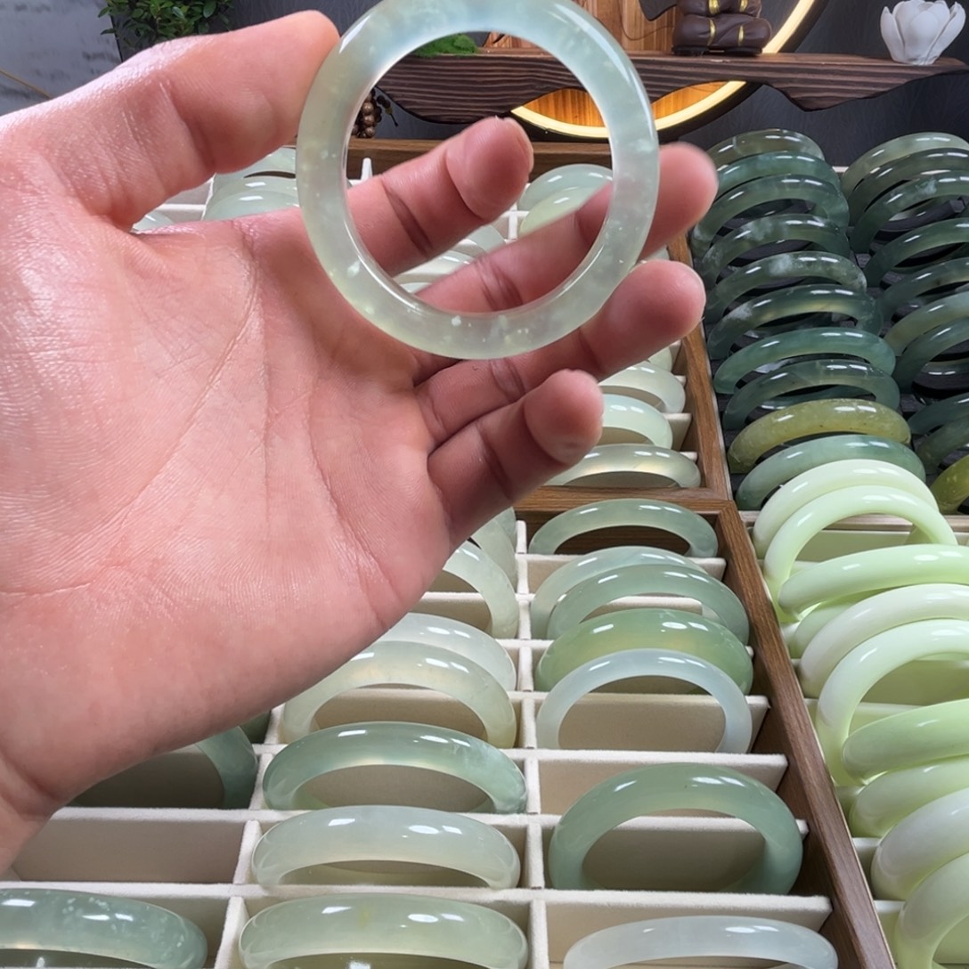 那***༠岫玉未镶嵌手镯111111