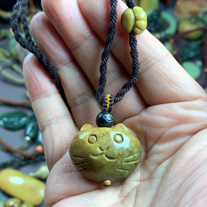 吊坠(赠链)未镶嵌岫岩河磨玉（透闪石质玉）