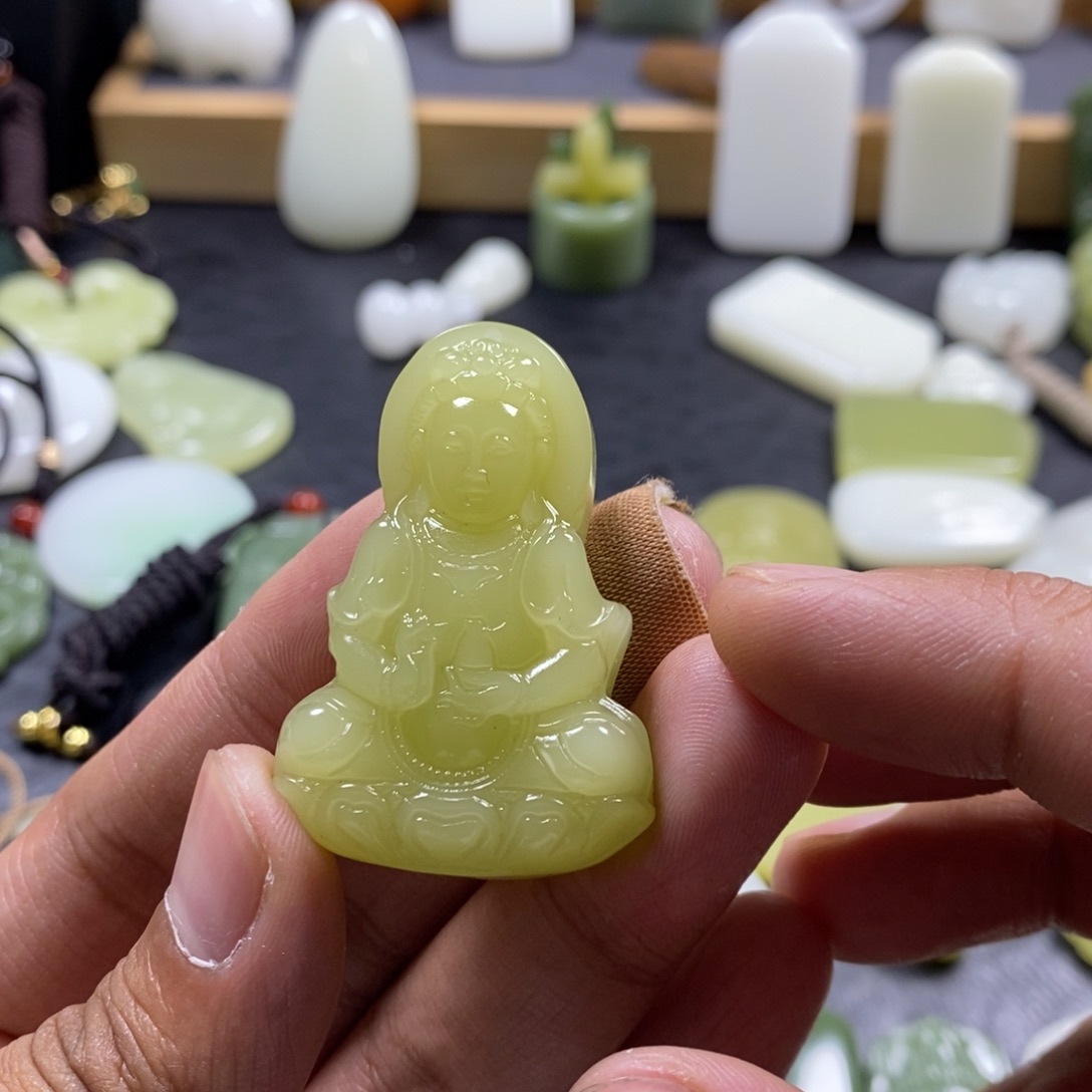 和田玉（青白玉）未镶嵌吊坠(赠链)