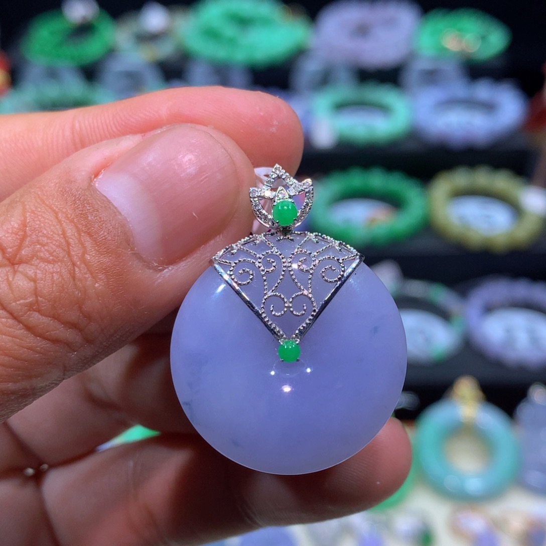 翡翠18K金镶嵌颈饰