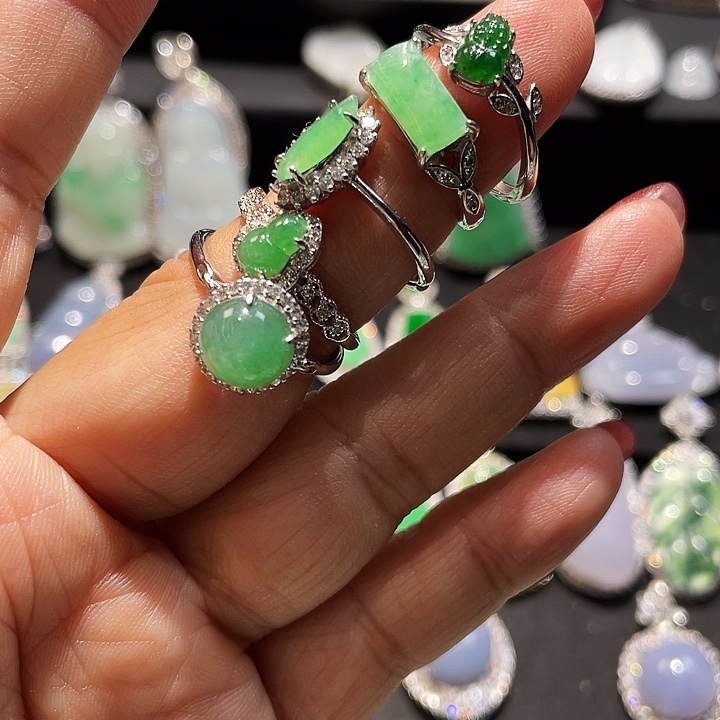 @***e翡翠银S925镶嵌颈饰