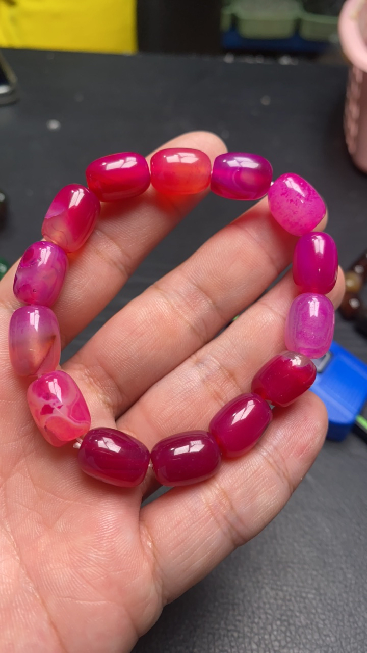 D 541 桃红小桶玛瑙手串