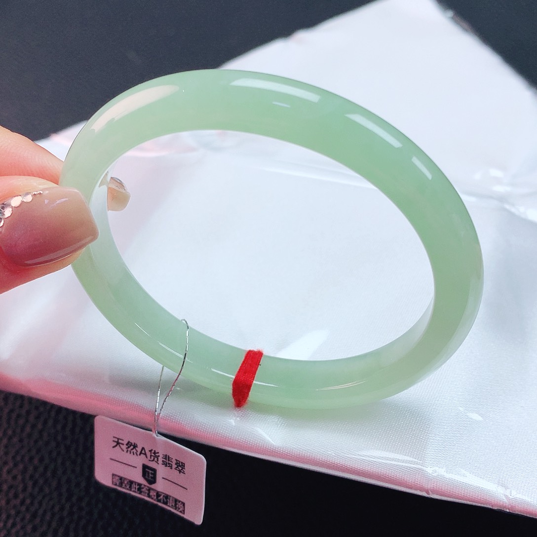 翡翠手镯未镶嵌56贵