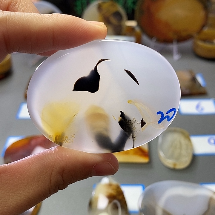 鲸***哥玛瑙/玉髓未镶嵌珠宝半成品