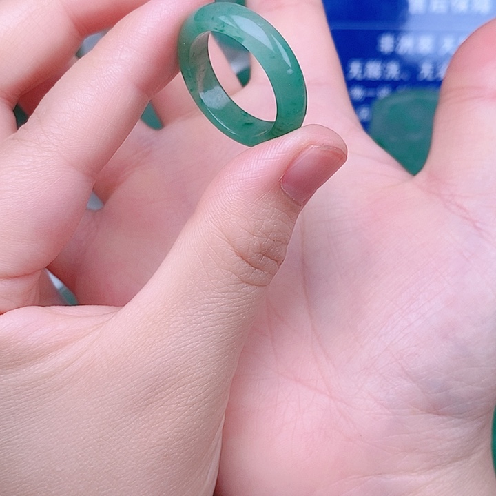 颈饰未镶嵌石英质玉