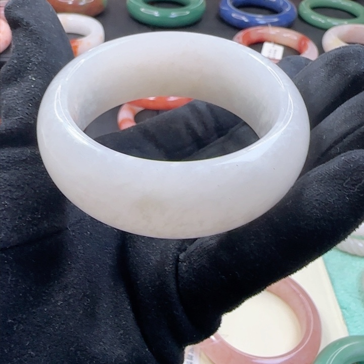 石英岩玉手镯未镶嵌