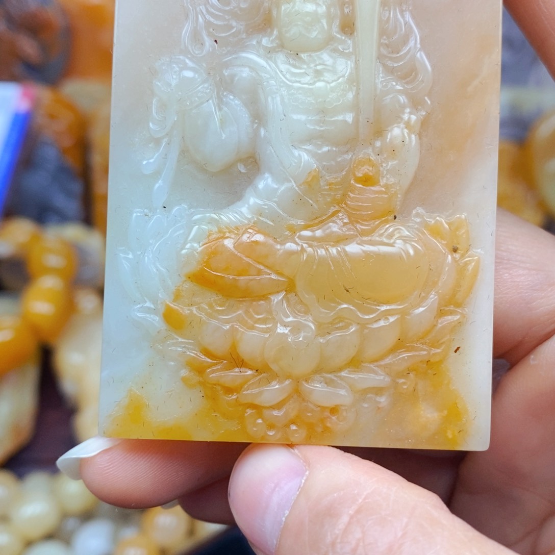 石英质玉（黄龙玉）未镶嵌颈饰