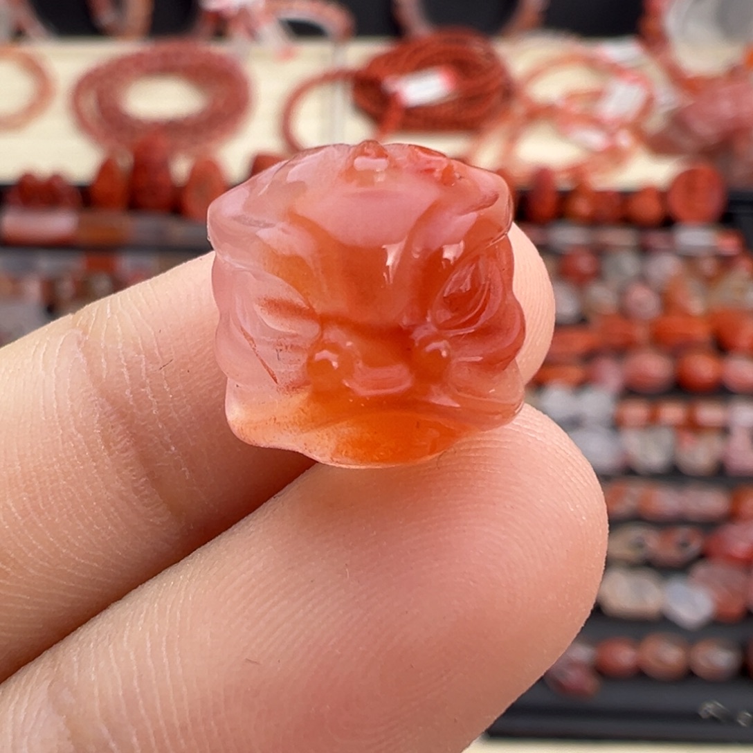 南红玛瑙未镶嵌颈饰醒狮头