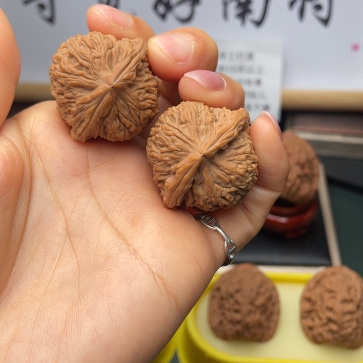 文玩核桃吊坠嗨**意34尺三角奥迪736