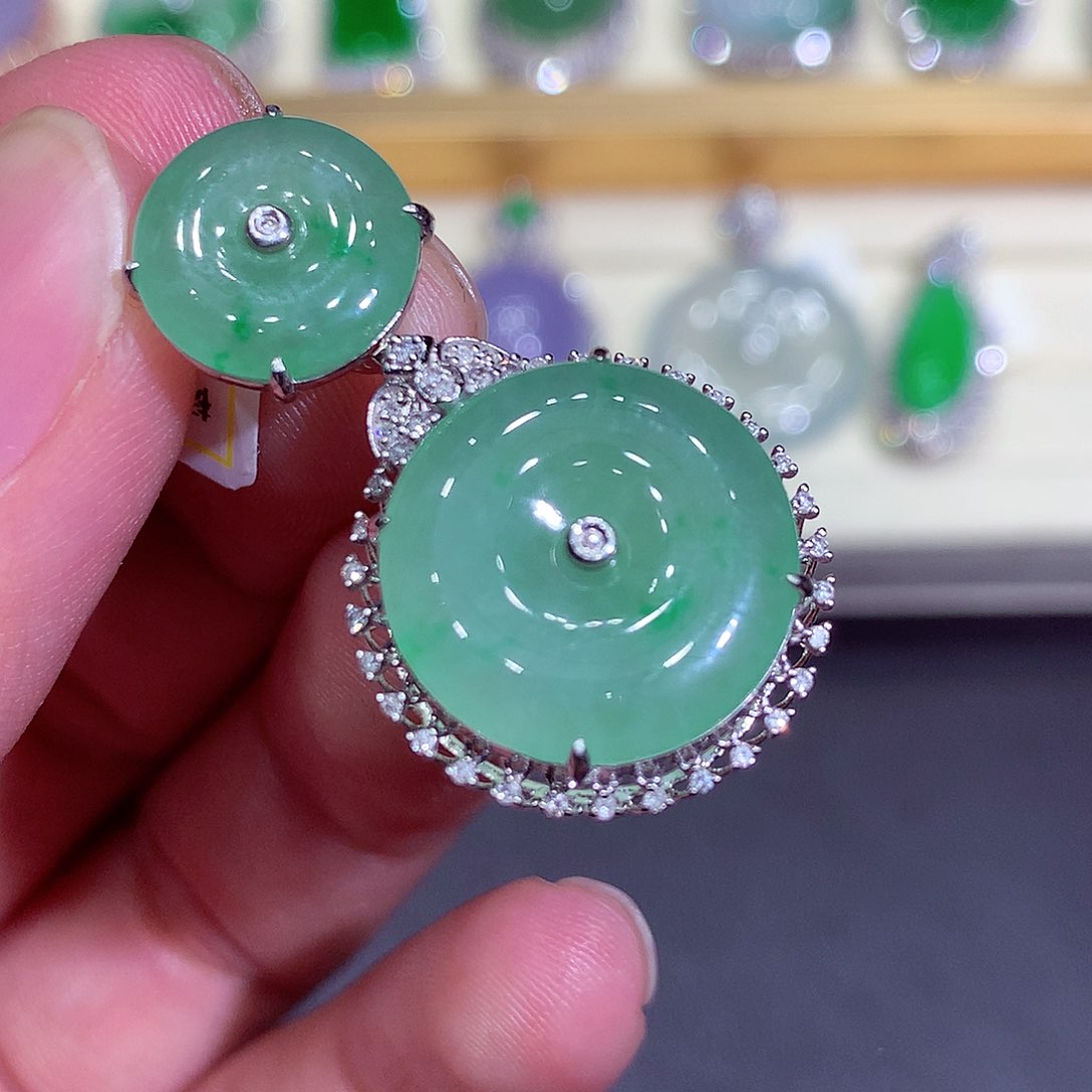 翡翠吊坠(不含链)18K金镶嵌