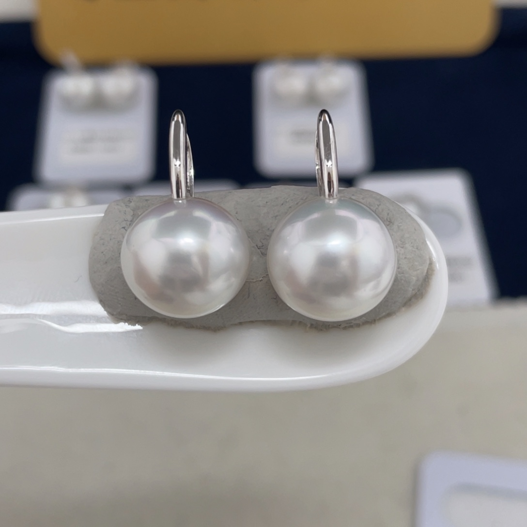 海水珍珠18K金镶嵌13-14澳白水桶款耳环