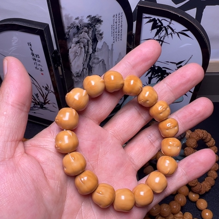 猴头核桃手串小熊